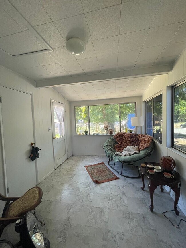 Building Photo - 292 Higuera St