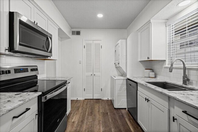 Building Photo - 3415 Willowrun Dr