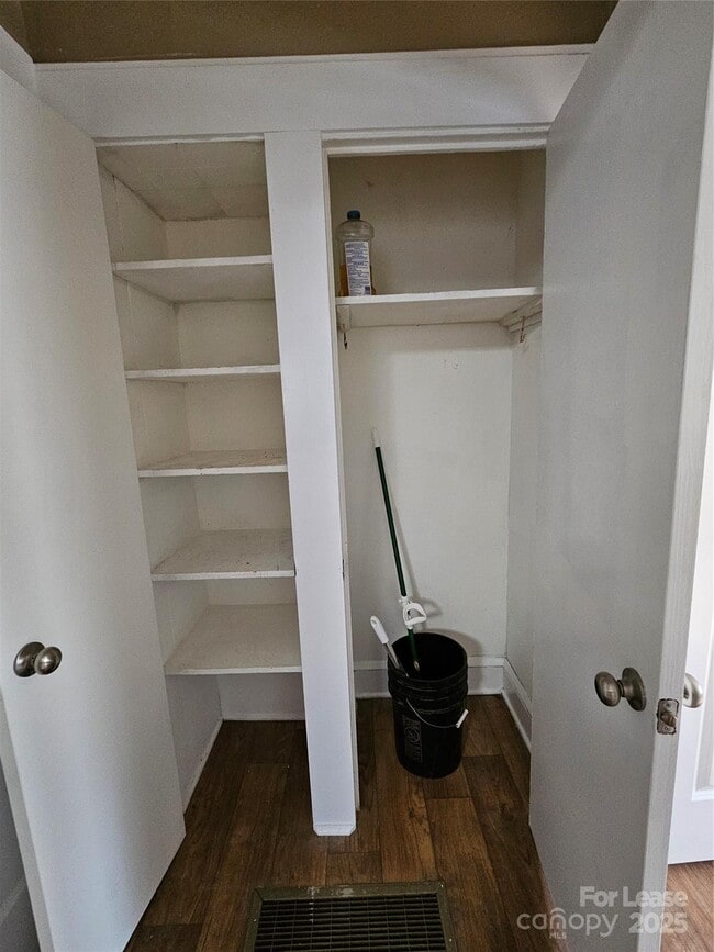 Building Photo - 69 Grattan Dr NE