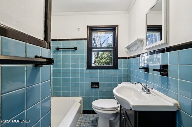 Building Photo - 15 Woolley Ave