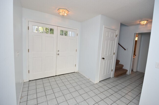 Building Photo - Salt water canal, 2 story home