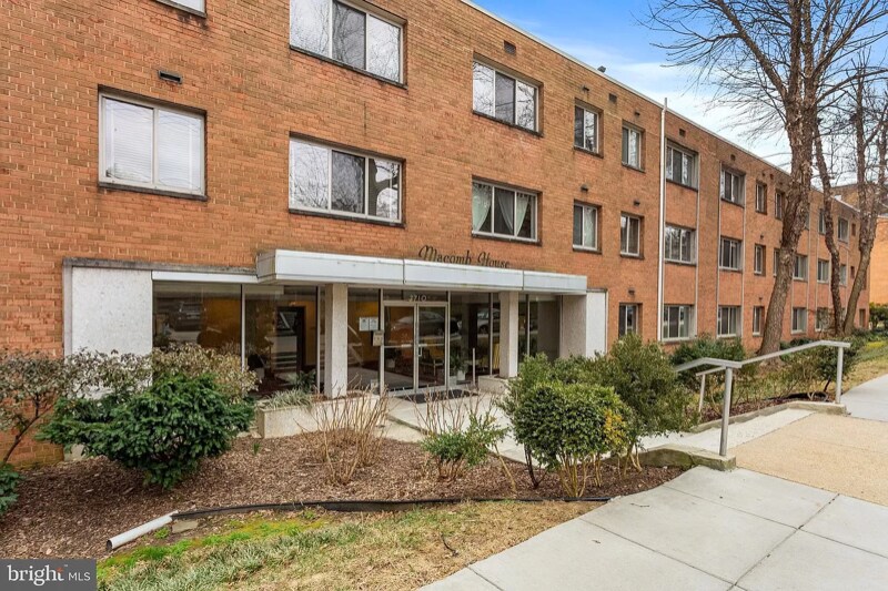 Building Photo - 2710 Macomb St NW