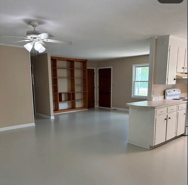 Building Photo - 4905 College Acres Dr