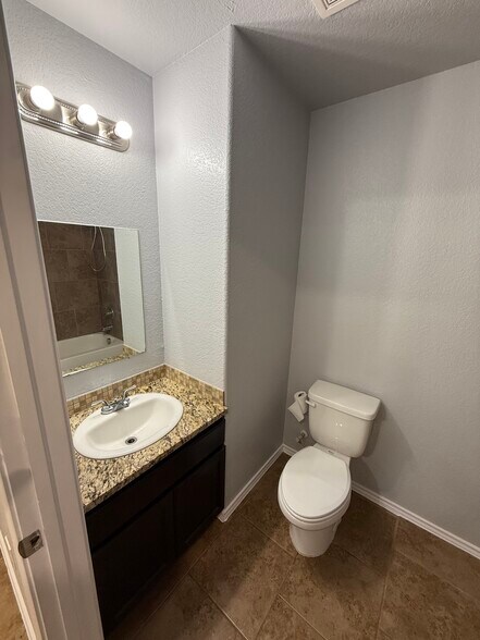 Building Photo - 11114 Baywood St