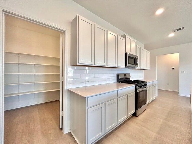 Building Photo - 519 Vantage Dr