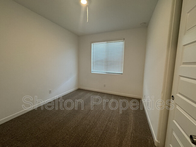 Building Photo - 4027 S 96th Dr