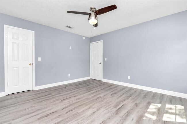 Building Photo - 12418 Mill Ridge Dr