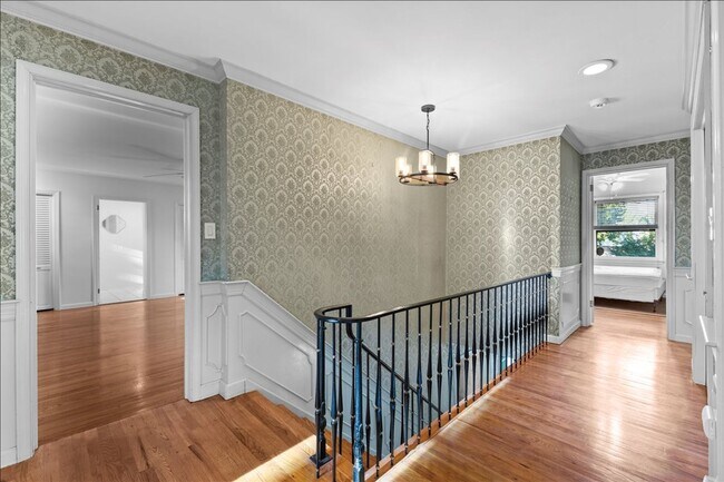 Building Photo - Magnificent 6 bedroom house in desirable Hanover Township!