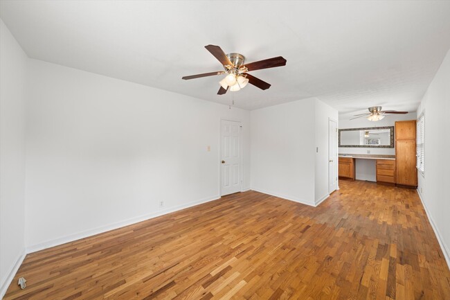 Building Photo - 6929 Mackin Ln