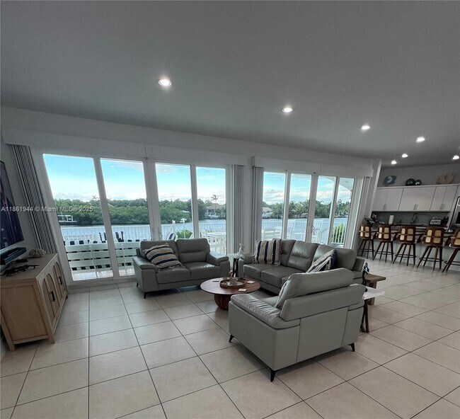 Building Photo - 7760 Aviation Blvd