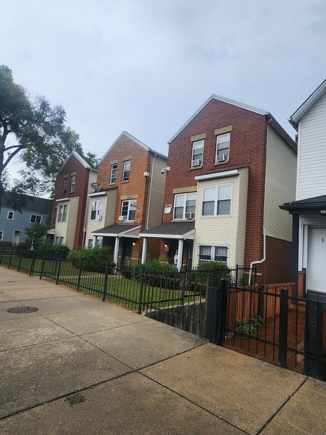 Building Photo - 8909 S Houston Ave