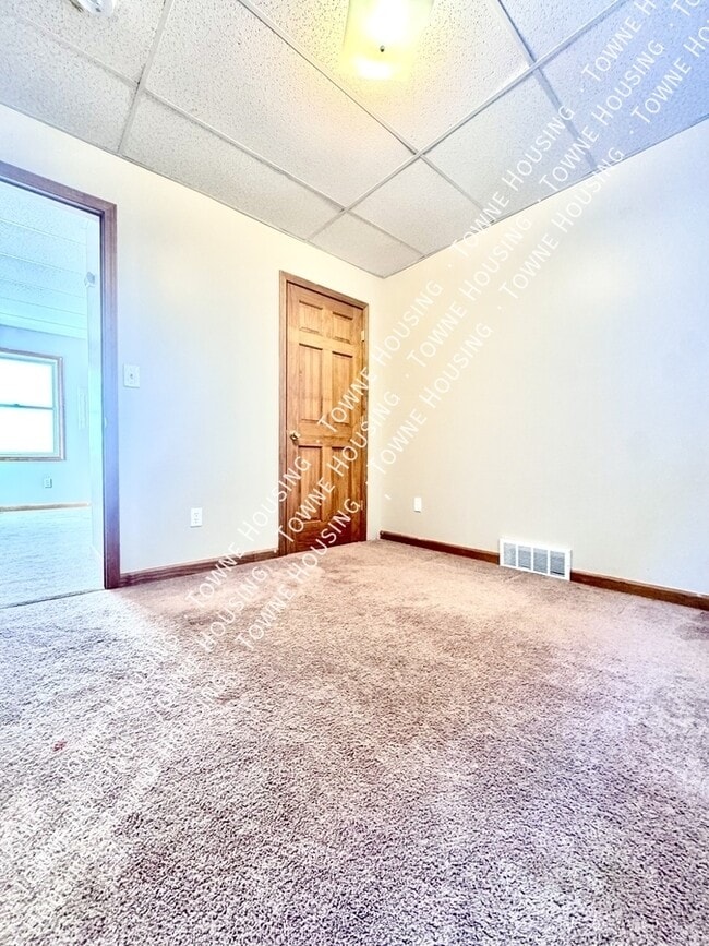 Building Photo - 374 Olmstead Ave