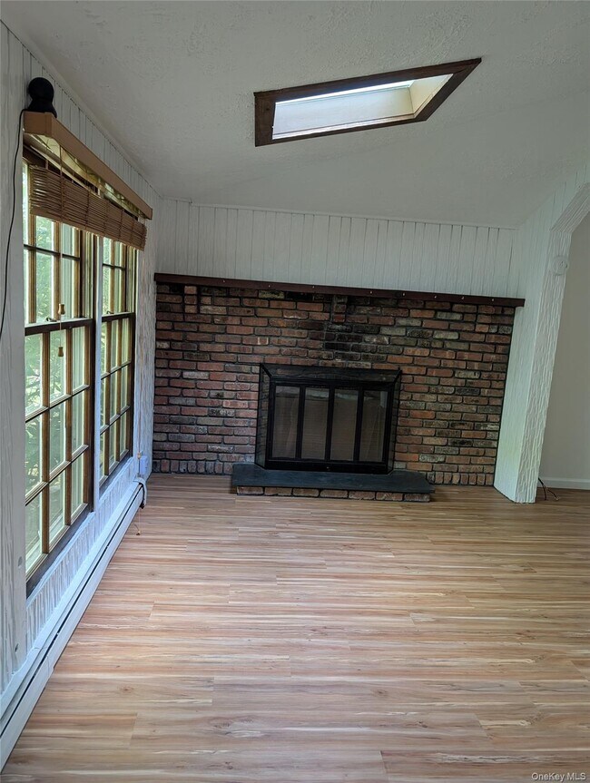 Building Photo - 45 Sunken Meadow Rd