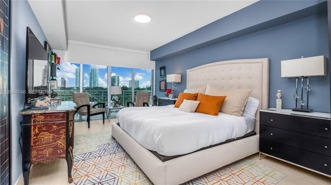 Building Photo - 2021 SW 3rd Ave