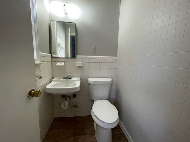 Building Photo - Colonial Hills' adorable home!