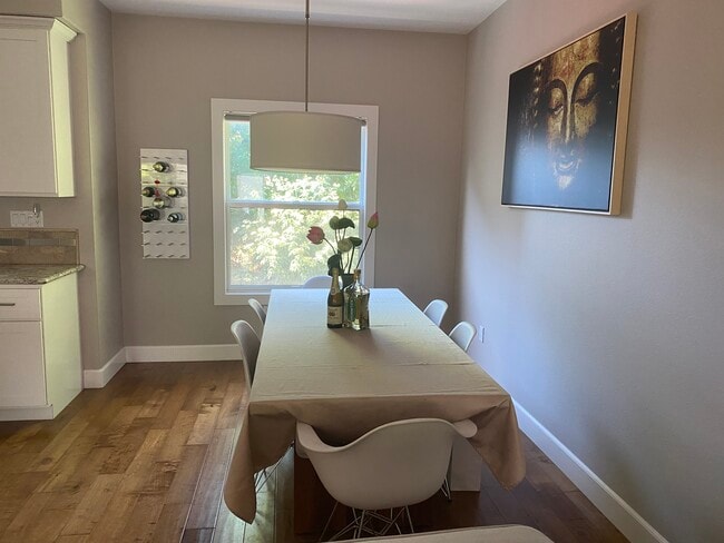 Building Photo - 423 Willow Glen Ct