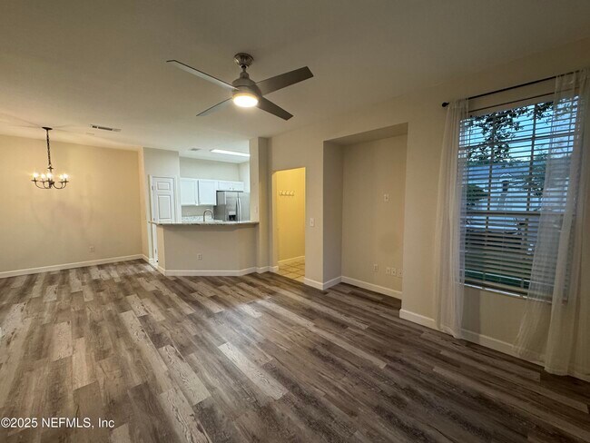 Building Photo - 13703 Richmond Park Dr N