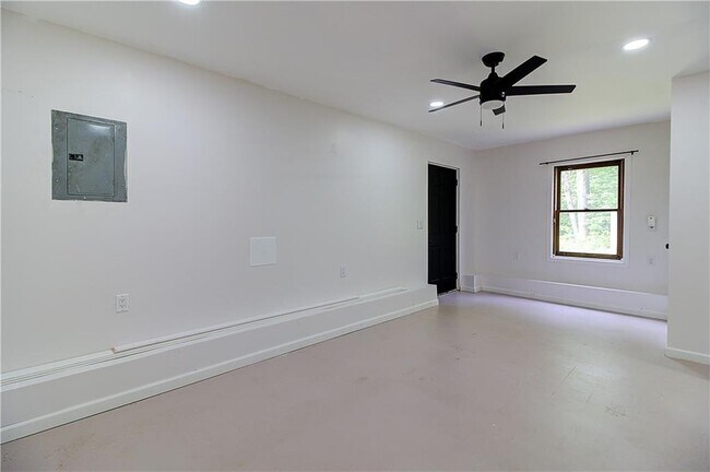 Building Photo - 165 Laurel Ridge Ave