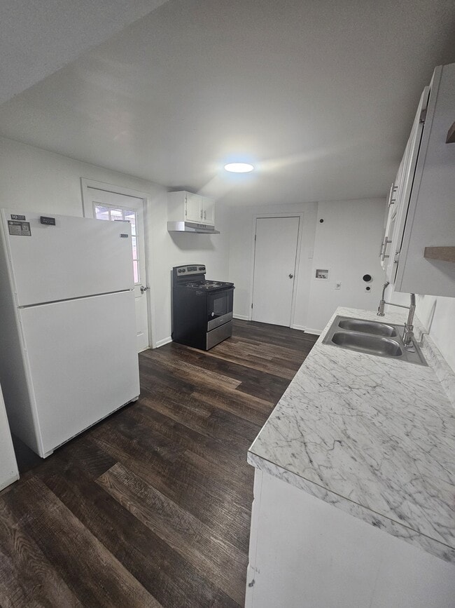 Building Photo - 330 S 9th St