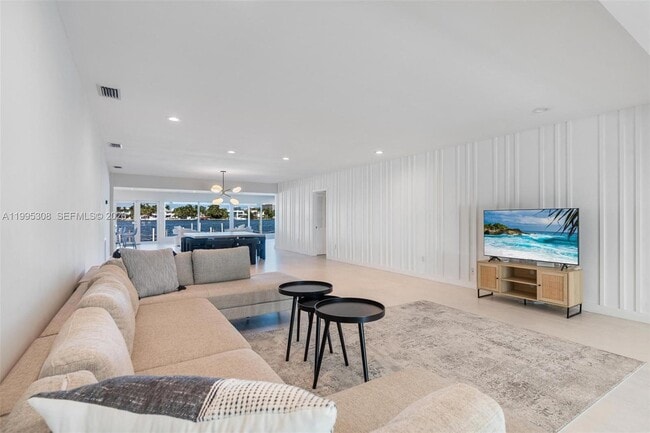 Building Photo - 1055 Stillwater Dr