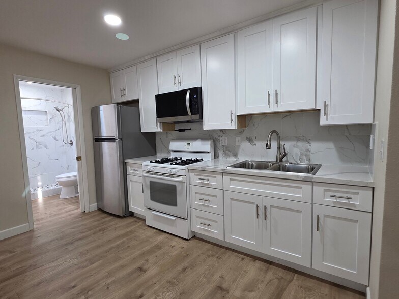 Building Photo - 24542 San Marcos Dr