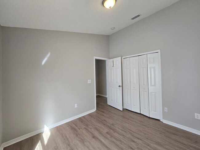 Building Photo - New Listing in Land O'Lakes