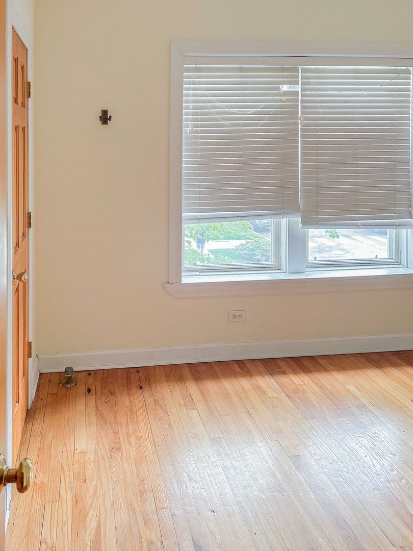 Building Photo - 1950 W Leland Ave