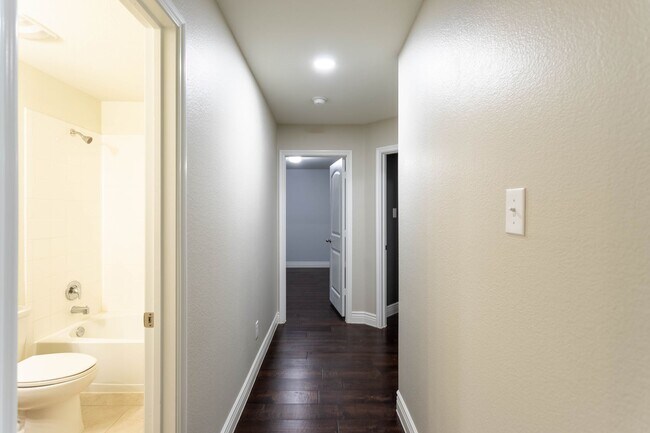Building Photo - Located in the Trails at Riverstone community, this inviting 5-bedroom, 2-bathroom home offers a ...