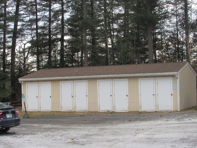 Building Photo - Londonderry Garden Condo- Available NOW!
