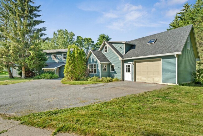 Primary Photo - 14 Brickyard Rd