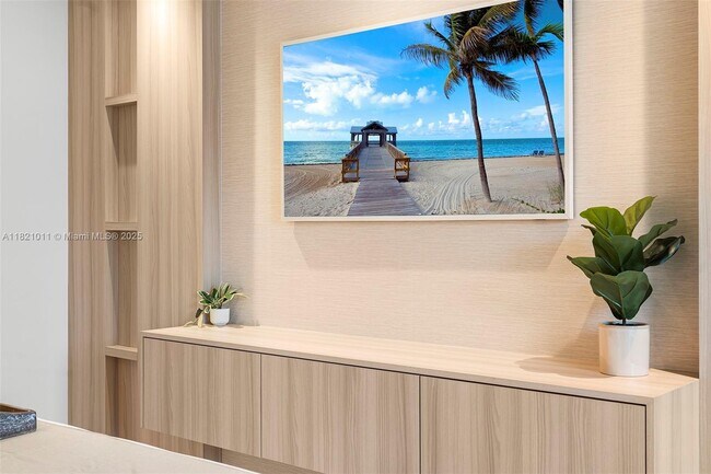 Building Photo - 2301 Collins Ave