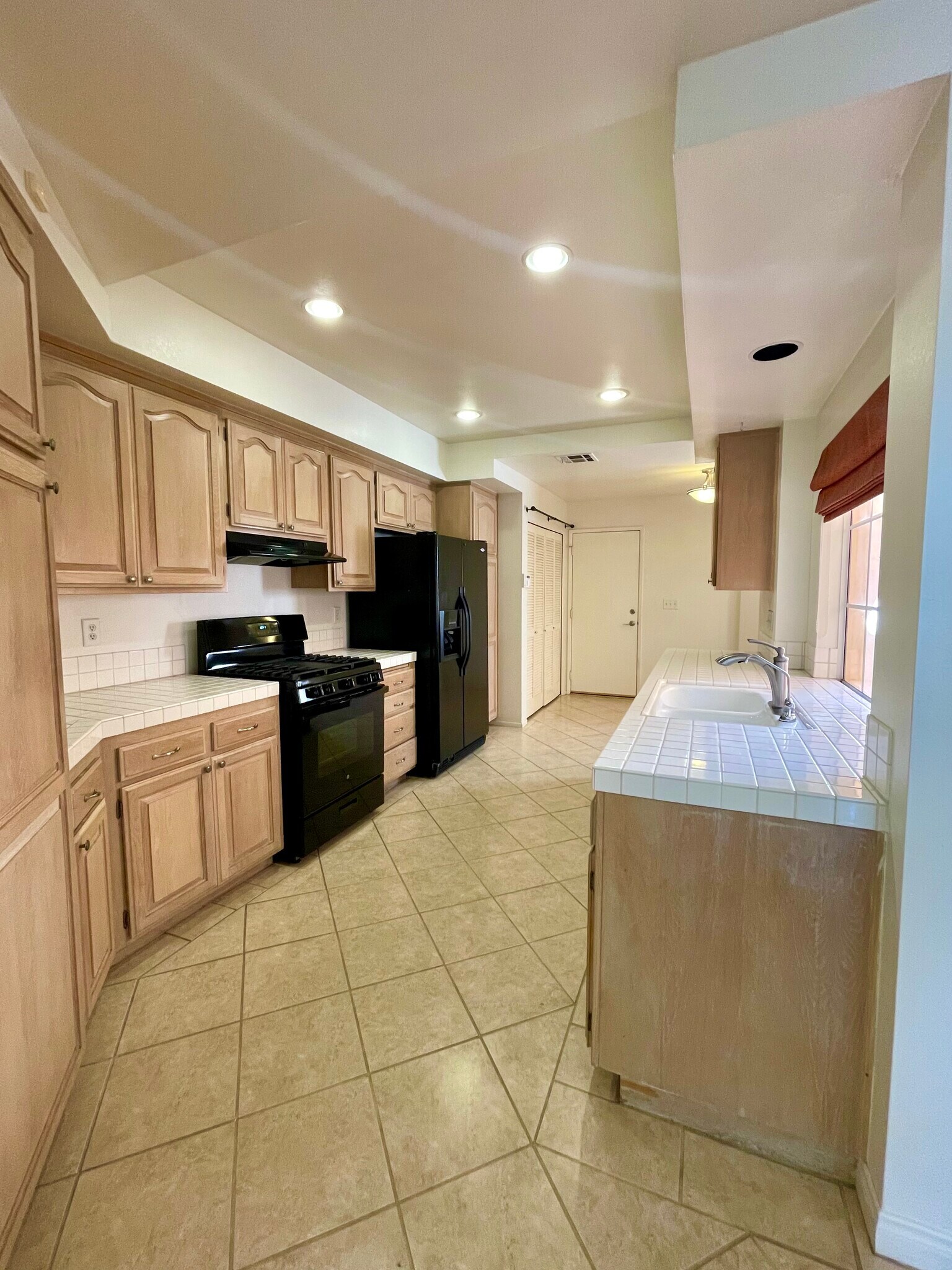 Kitchen - 7102 Phelps Rd