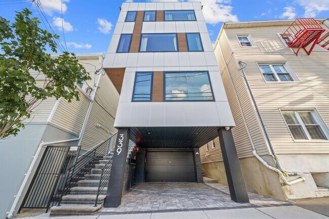 Primary Photo - 339 69th St