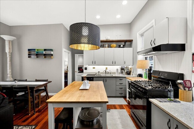 Building Photo - 1010 Allen Ave