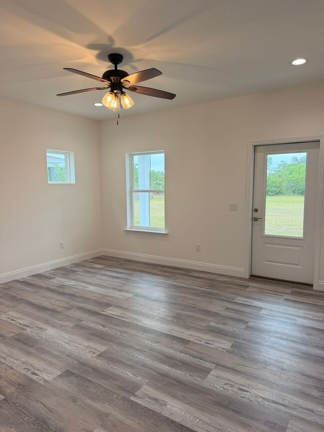 Building Photo - 913 Plantation Dr