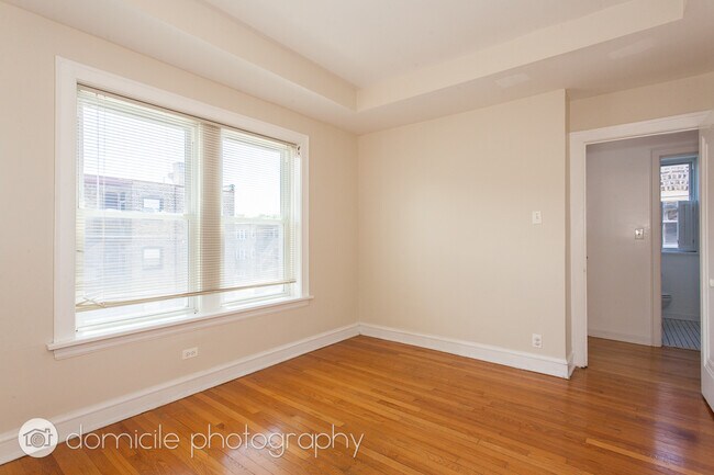 Building Photo - 2141 W Arthur Ave
