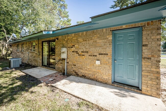 Building Photo - 3 Bedroom 1.5 Bath Home in Gautier!
