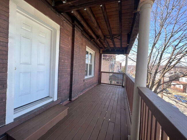 Building Photo - Internet included- 2BR apartment with office!