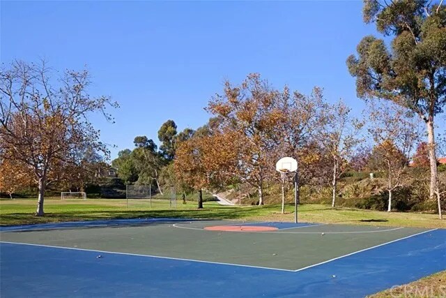 Building Photo - 11 Roble