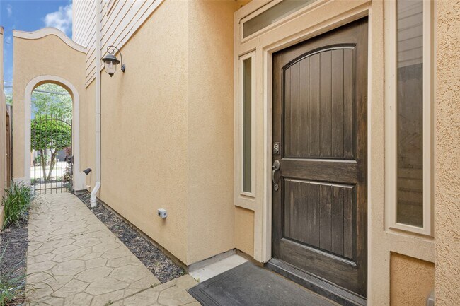 Building Photo - 5509 Darling St