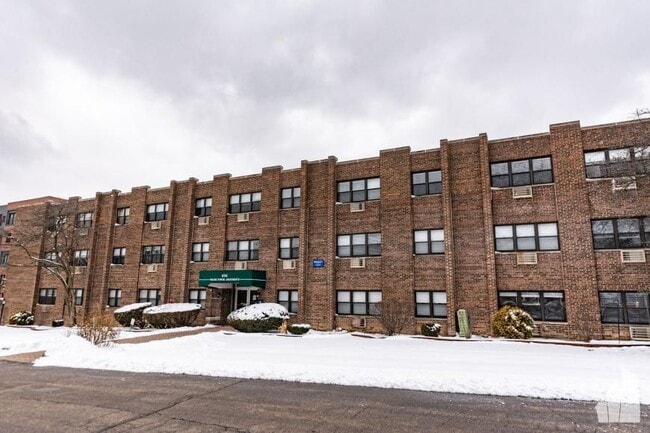 Building Photo - 0 bedroom in Highland Park IL 60035