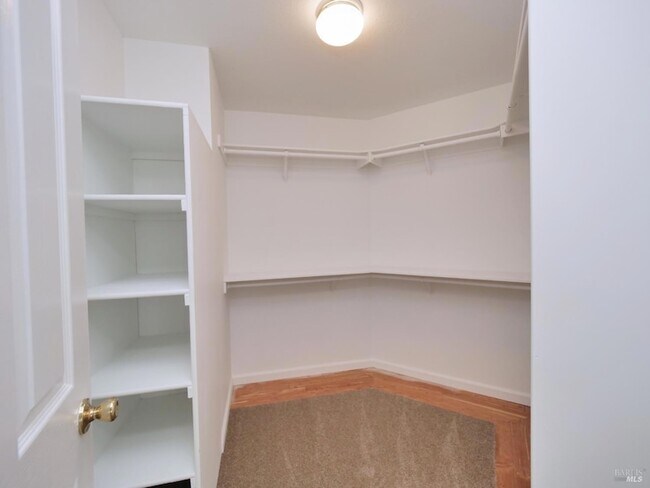 Building Photo - 3500 Crownridge Dr