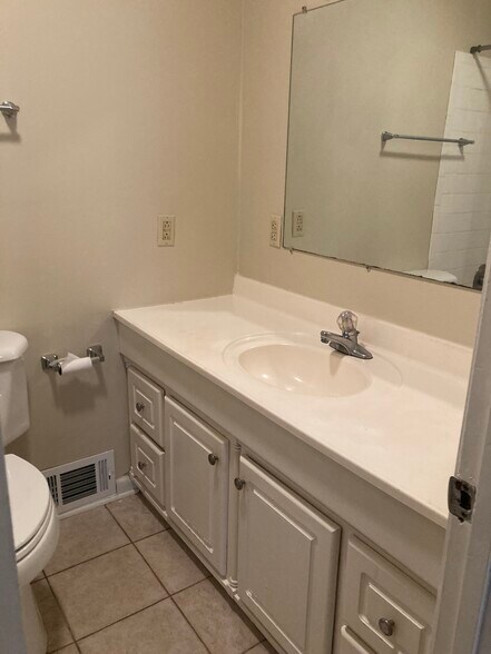 Private Bath - 629 Forest Lake Dr N