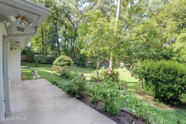 Building Photo - 108 Frances Ave