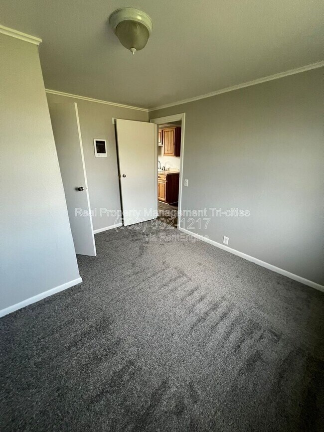 Building Photo - 919 E 27th Ave