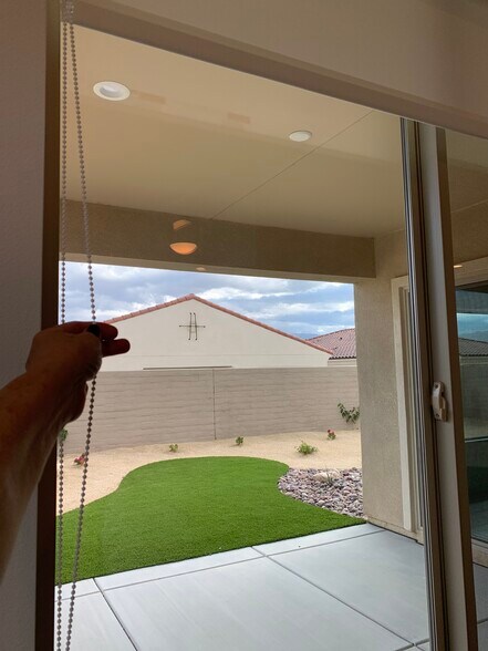 All windows have blinds…… - 61 Bordeaux