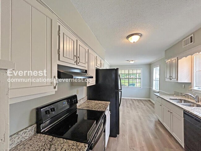 Building Photo - 848 Rasco Rd W