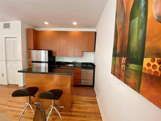 Building Photo - 1521 Lenox Ave.