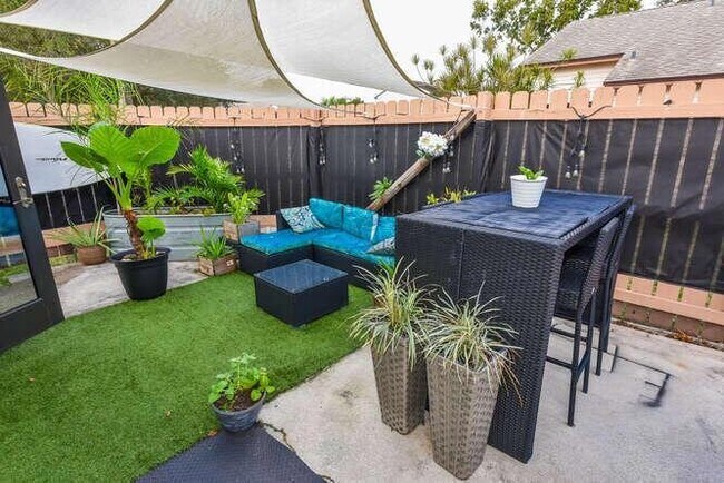 Building Photo - 108 Sherwood Cir