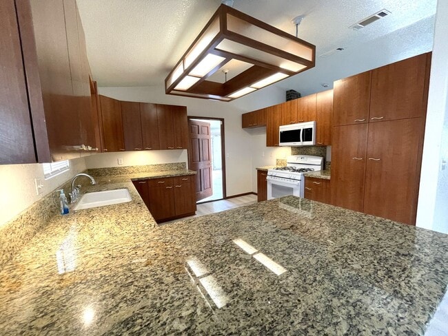 Building Photo - Charming Corner Home Located in North Cal ...